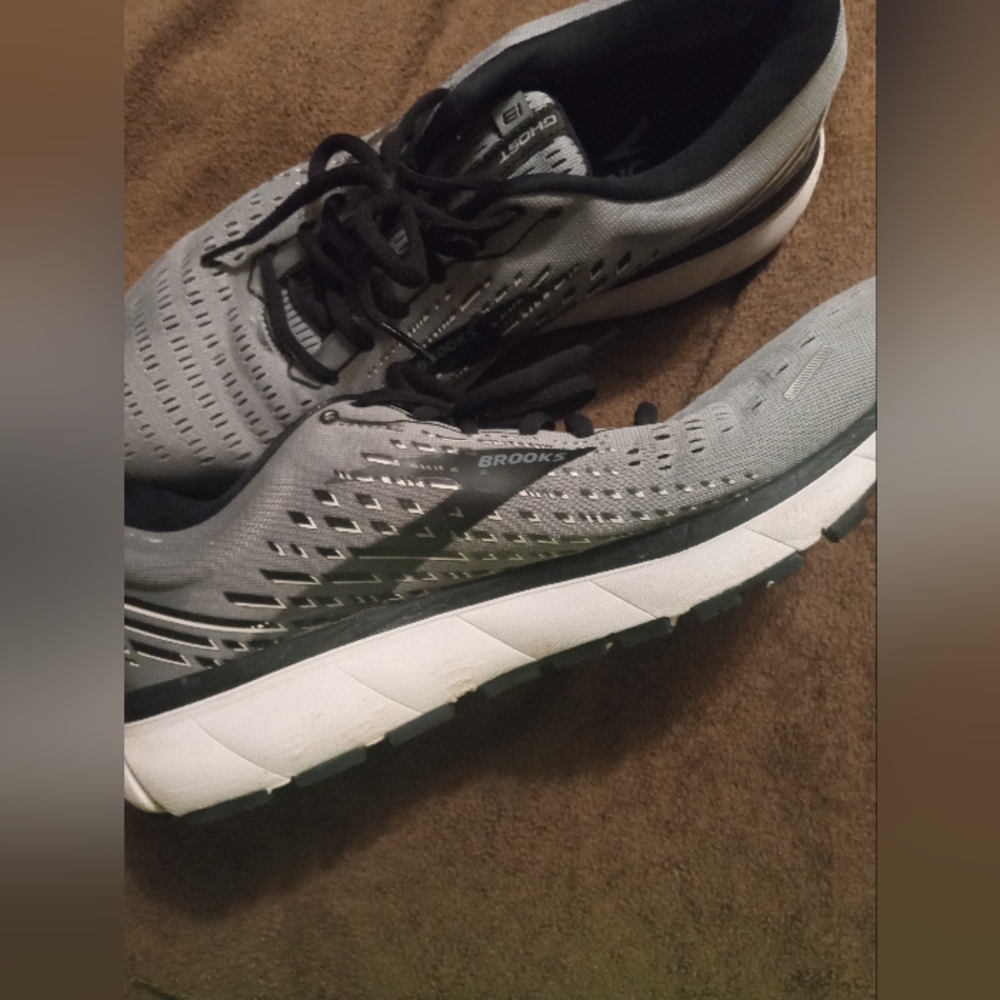 Mens Brooks shoes Ghost 13 size 12 medium D